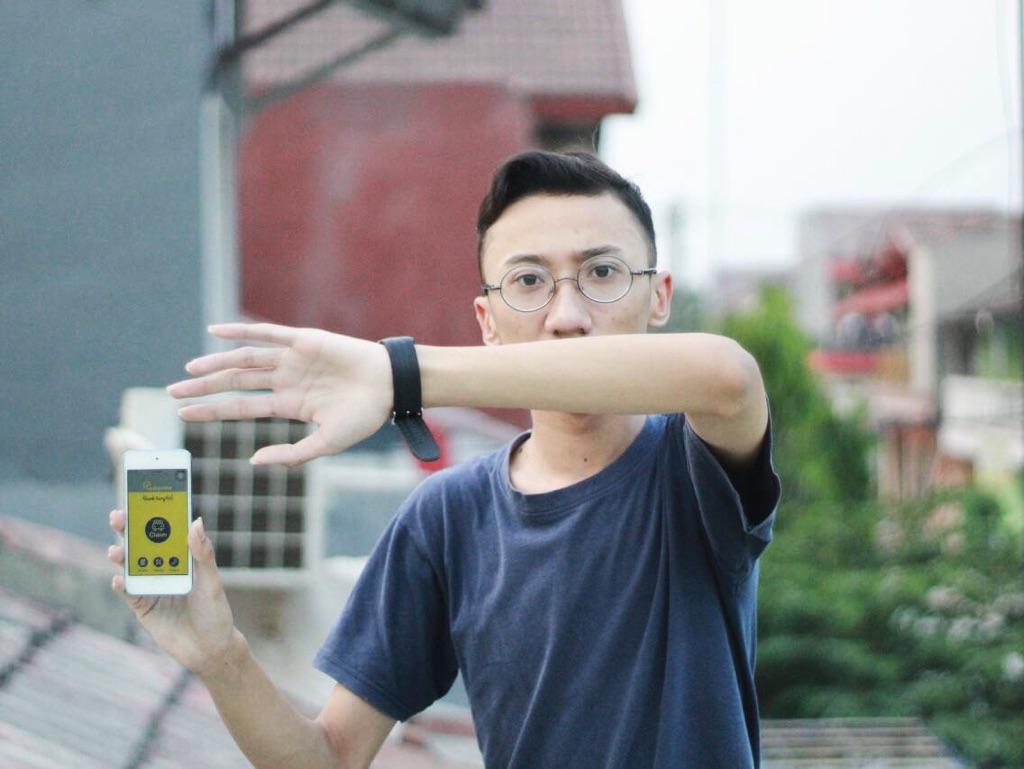 Agusssya's tweet photo. @autocillin Hanya satu jari untuk pakai autocillin mobile claim. Simple kan? #Simplesatujari @yosuaandree @fxdimas http://t.co/0zRPXdoDVs