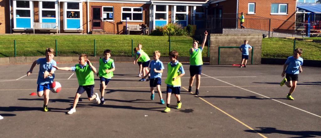 StJosephsRCShaw's tweet photo. Year 6 enjoying their basketball in PE!!😃👍👍 @ManchesterGiant @OCLactive @oldhamssp @GrowOldham http://t.co/AoD3YuHJQc
