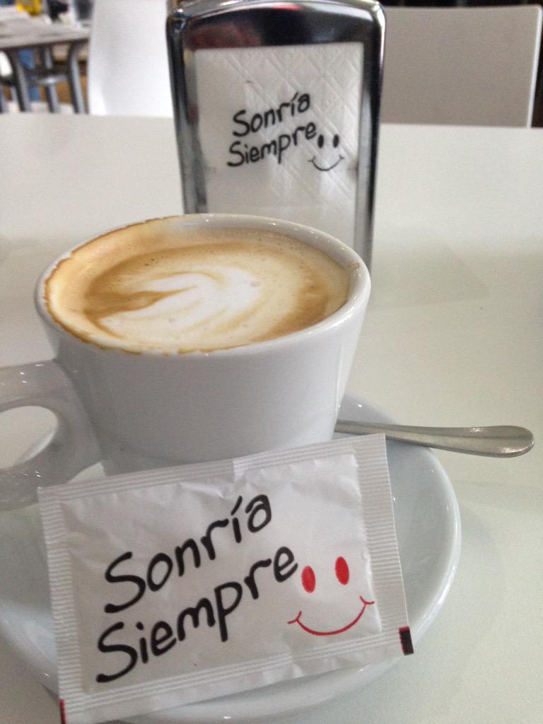 REYMERINOANA's tweet photo. Una sonrisa no cuesta nada pero vale mucho. FELIZ DIA INTERNACIONAL DE LA SONRISA http://t.co/YtD56Ircq9