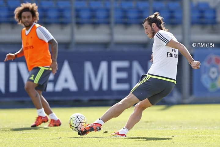 GarethBale11's tweet photo. Back to full training! Now full focus turns to the game on Sunday #halamadrid http://t.co/LtkynALpJd