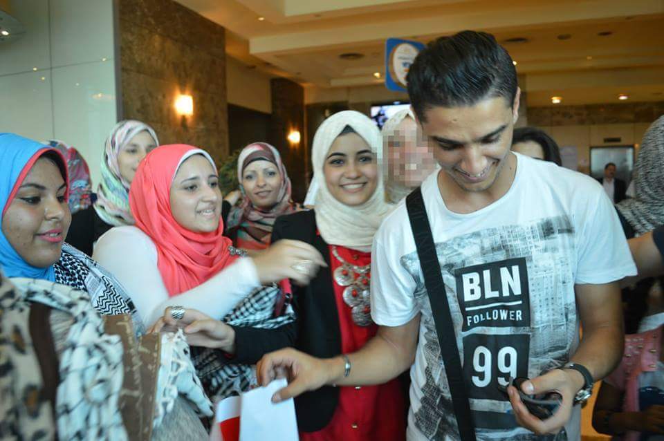 assaf_for_ever's tweet photo. الفانز العسافى المصرى فى استقبال #محمد_عساف
#مصر #القاهره #المطار
#AssafInEgypt http://t.co/AB45b8HUwI