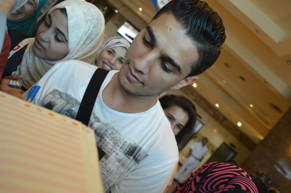 assaf_for_ever's tweet photo. الفانز العسافى المصرى فى استقبال #محمد_عساف
#مصر #القاهره #المطار
#AssafInEgypt http://t.co/hz5Pxu5qU7
