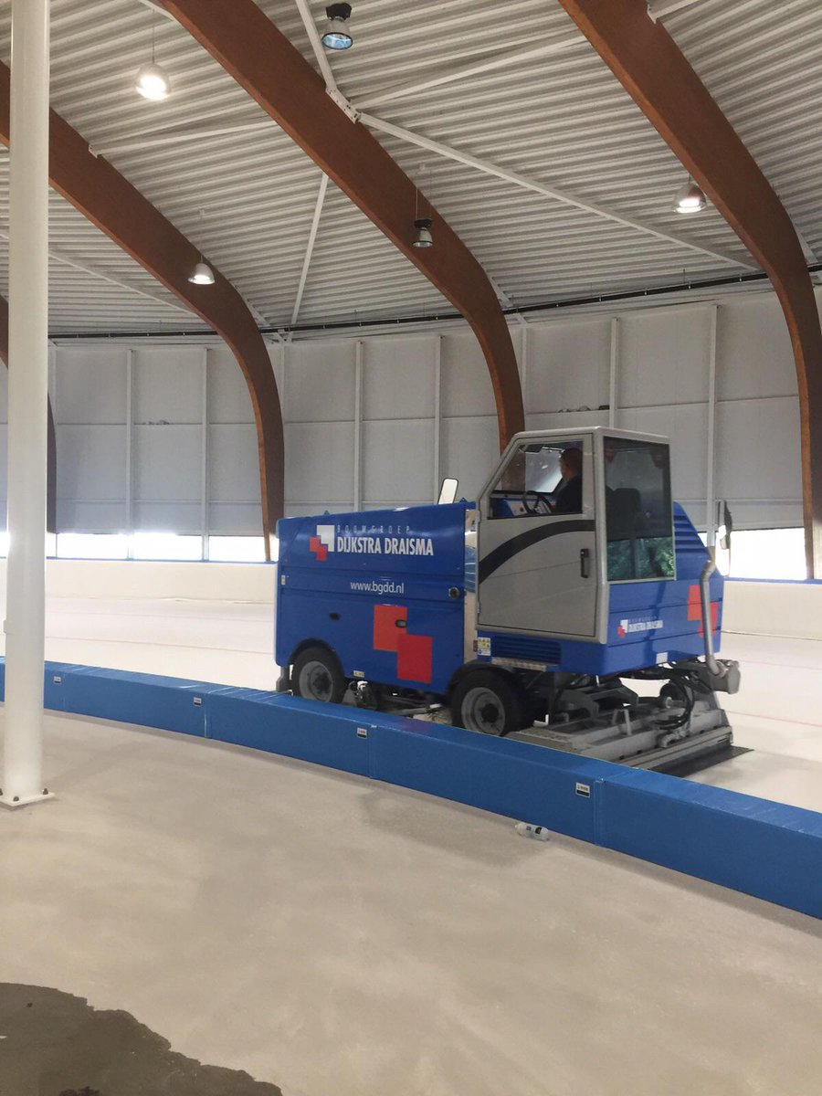 Vanaf nu kunt u ook deze 'busjes' van ons tegenkomen! #ijsmachines #Zamboni #Elfstedenhal #Leeuwarden #Snelsteijs!
