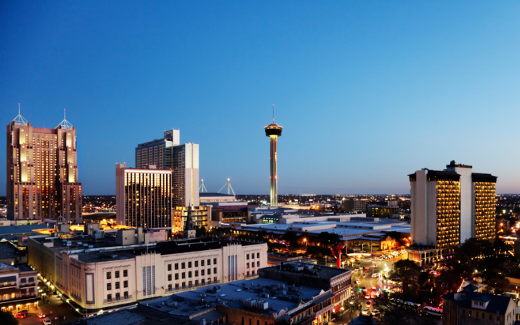 DestinationsSA's tweet photo. Dine at #ChartHouse on top of the @TowerofAmericas 750 feet abouve #SanAntonio http://t.co/AsMhevX3VY