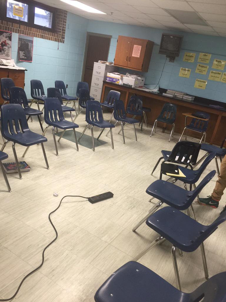 edtechysigma's tweet photo. Removing tables...removing boundaries...round talk #gettingtoknowstudents #MOBScience http://t.co/El2FK7Co7I