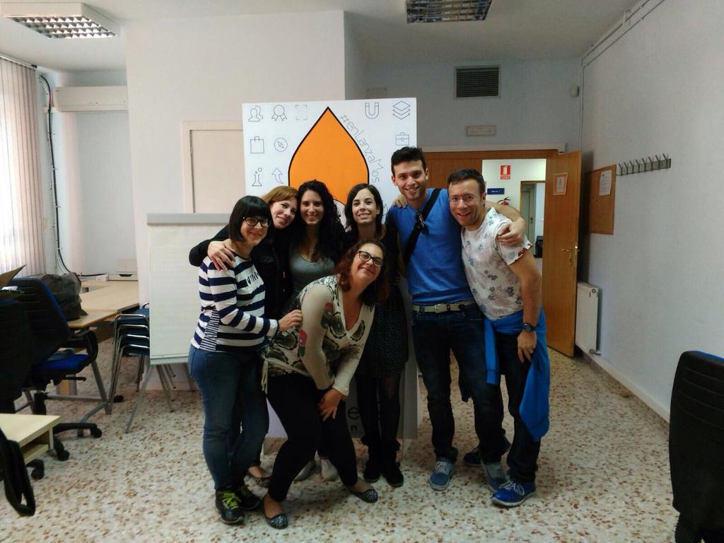 LanzaMos's tweet photo. Finaliza @LanzaMos tras meses de mucho trabajo. Aun así  seguimos a pie de cañón  en una búsqueda activa de empleo!! http://t.co/7PFxGMGHVz