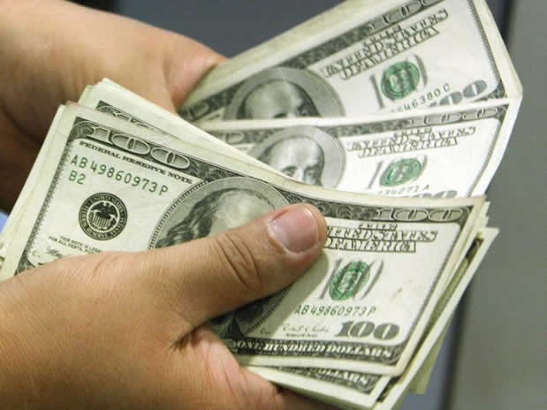 Politicadeweba's tweet photo. #BuenViernes mis webones. El dólar se encuentra a: $17.30 http://t.co/dDzqOzum6J http://t.co/r9isRtS1Mx