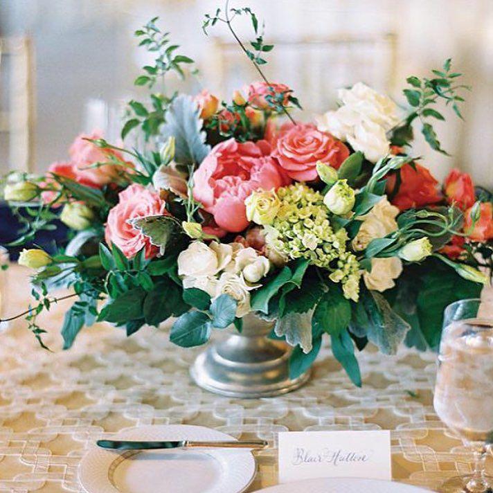 We are thoroughly uninspired by this gray rainy weather-- but this amazing @southern_bloom… ift.tt/1KVRsPD