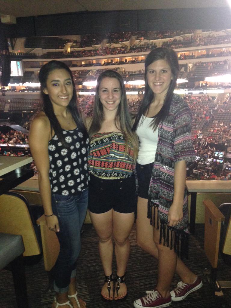 Throwback to a year ago.*in Katy Perry voice* Happy Birthday!! I love you  