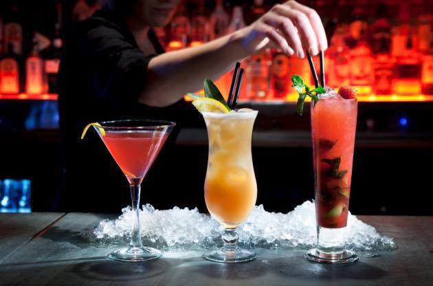 Join us for 2-4-1 cocktails tonight and every Friday night 5pm-midnight #cocktail #Friday #drinks #joesbar #friends