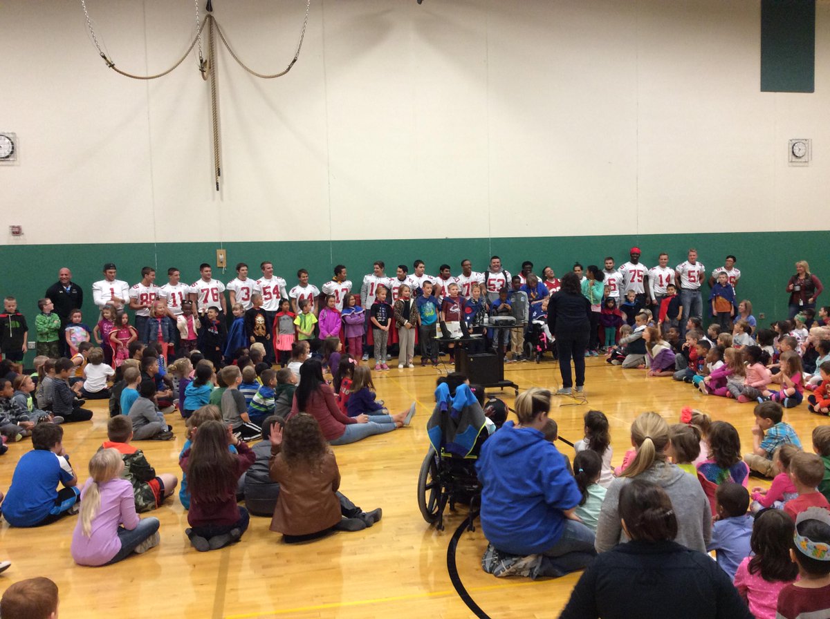 isd199's tweet photo. The Simley football team hung out at Hiltop today to discuss doing your best in school! #simleyspartans #inspire199 http://t.co/RHmDUz60qJ
