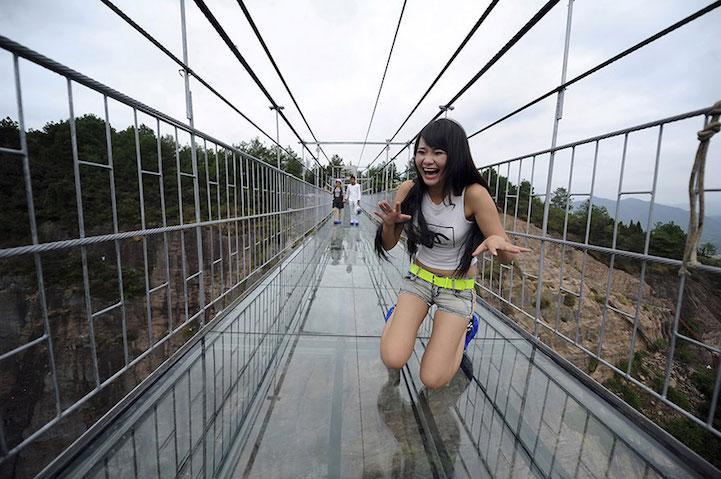 Grandi emozioni per il ponte degli eroi in Cina.
