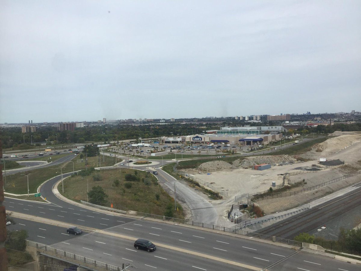 susoelpaspi's tweet photo. Esta es la vista que me acompaña desde la habitación del hostel, preparando todo para esta nosche en MISSISSAUGA http://t.co/YoSflN28a7