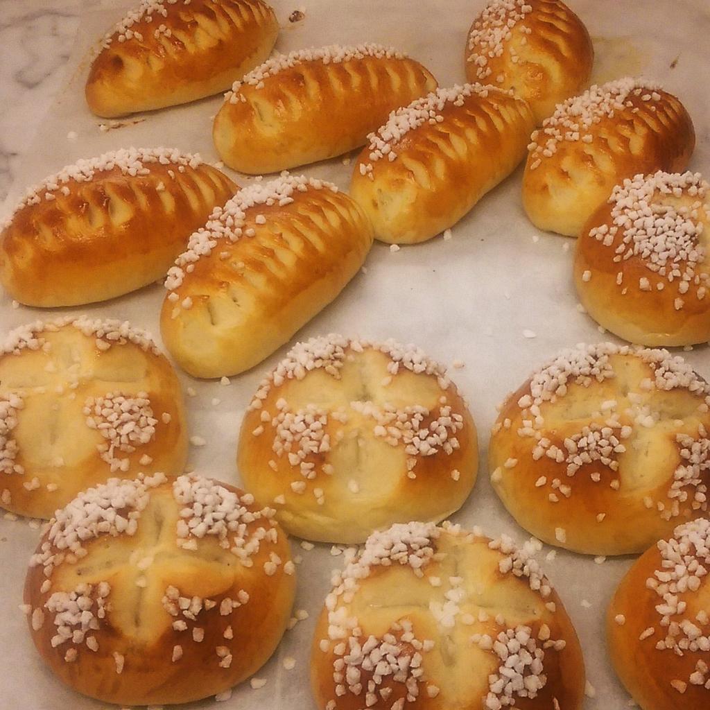 beccaecrofts's tweet image. Wonderful Friday of baking @artisanschool - Pain au lait &amp;amp; white bloomer #futurebaker #realbread
