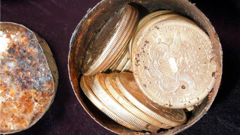 DatoCurioso_0's tweet photo. Encuentran 10 millones de dolares enterrados en monedas de oro en su patio, INCREIBLE --> http://t.co/KtNsi2O3Sj http://t.co/LC8GSgdGC9
