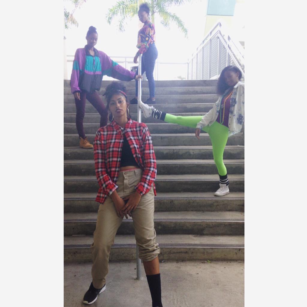 YaaGirlNessaa's tweet photo. Something about the 90's 💥❗️ #seniorkickoff http://t.co/7J5FbRaD4p