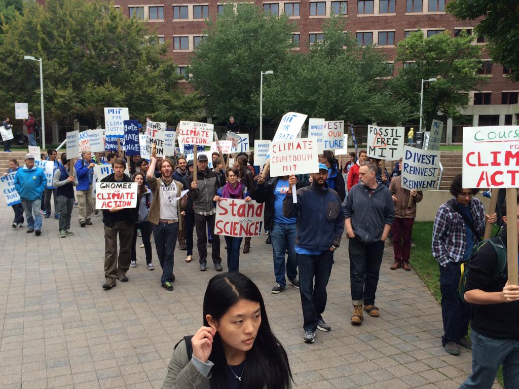 FossilFreeMIT's tweet photo. #MIT Rally for Climate Action looking super powerful!!! #MITClimateCountdown http://t.co/3fy0rZ3JU1