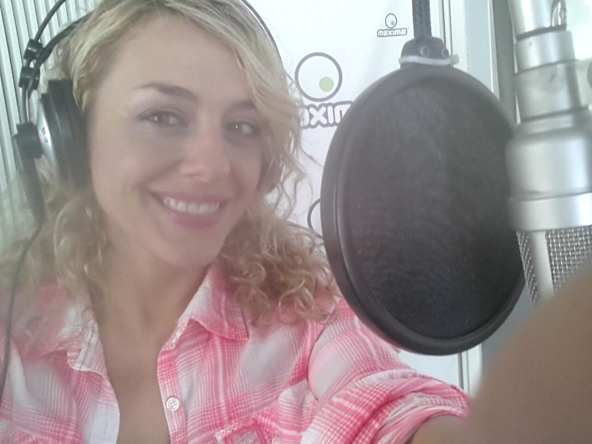 NavarroAlmudena's tweet photo. #LosViernesTocaMaxima #onair de 19 a 22h http://t.co/sAHsnNPnPT @NavarroAlmudena http://t.co/6x8S3j5k0L