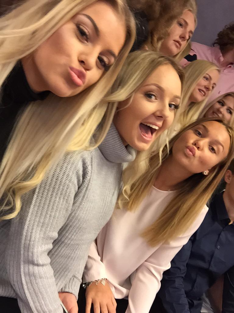 moaahellstrom's tweet photo. Har världens bästa klass #sac14 #svett http://t.co/DWkvlyMpd7