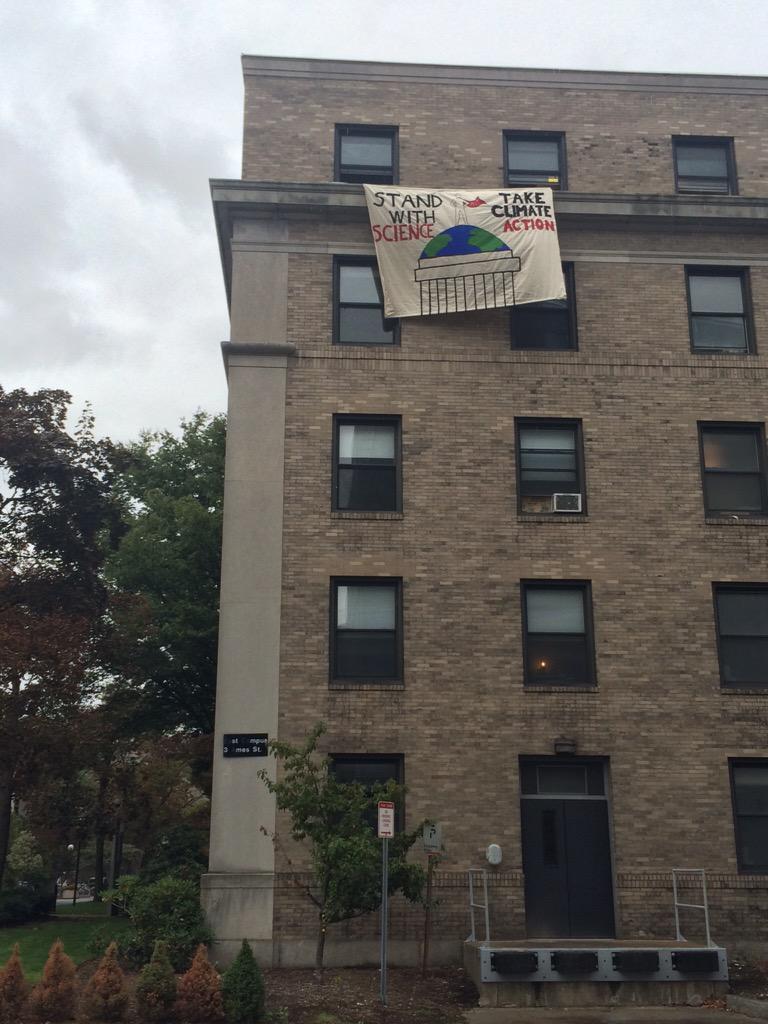 FossilFreeMIT's tweet photo. Banner drop at @MIT Rally for Climate Action! #MITClimateCountdown http://t.co/Q9HuRpsx8g