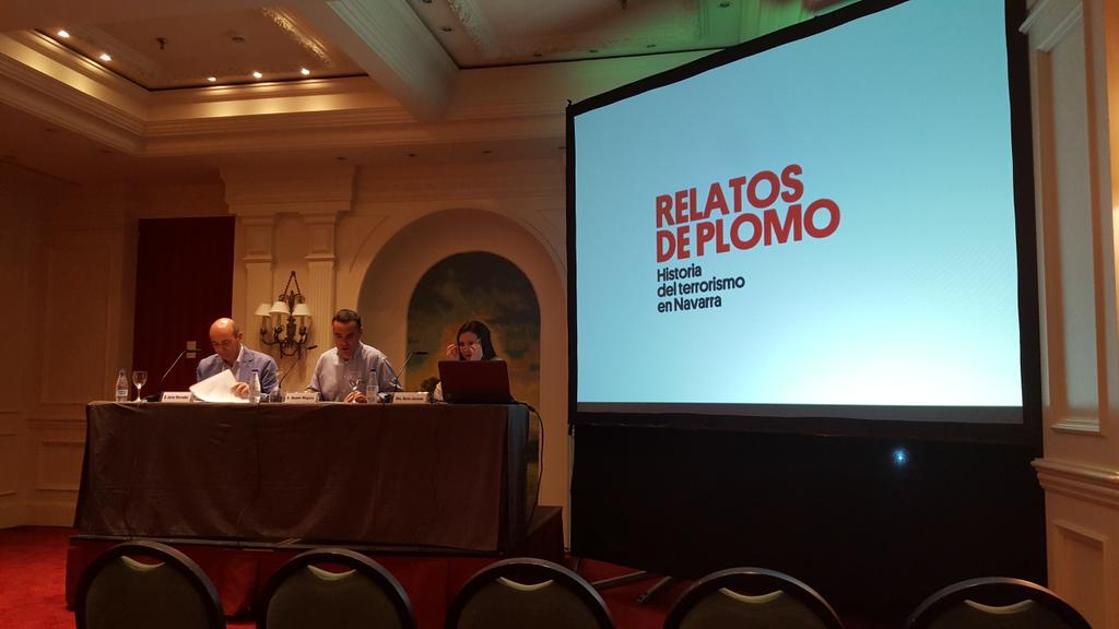 mendy_asigc's tweet photo. @CovitePV 
Comienza presentación  @relatosdeplomo http://t.co/yLDUPyNjyw
