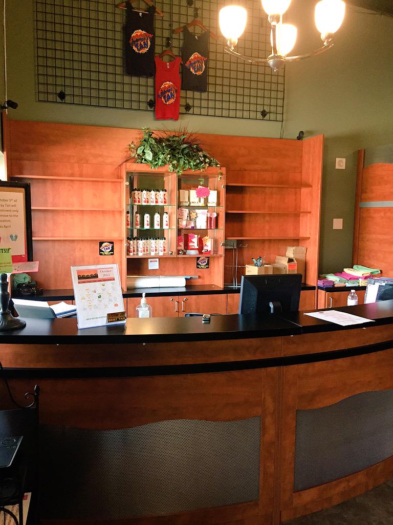 VelocityNorfolk's tweet photo. Starting to look empty as we pack for the BIG MOVE!! 🎉 Come see us at our NEW location Oct. 5th!☀️ http://t.co/4jpHcHFP83