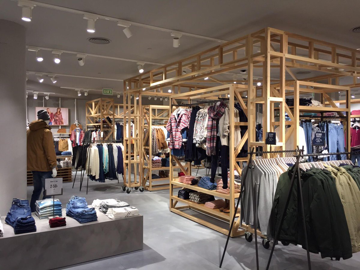 springfieldmw's tweet photo. News from the world! Tenemos nueva tienda en el CC Modoo, Oviedo! ¿Aun no has venido a visitarnos? #Springfieldstores http://t.co/ruI1yhkyiK