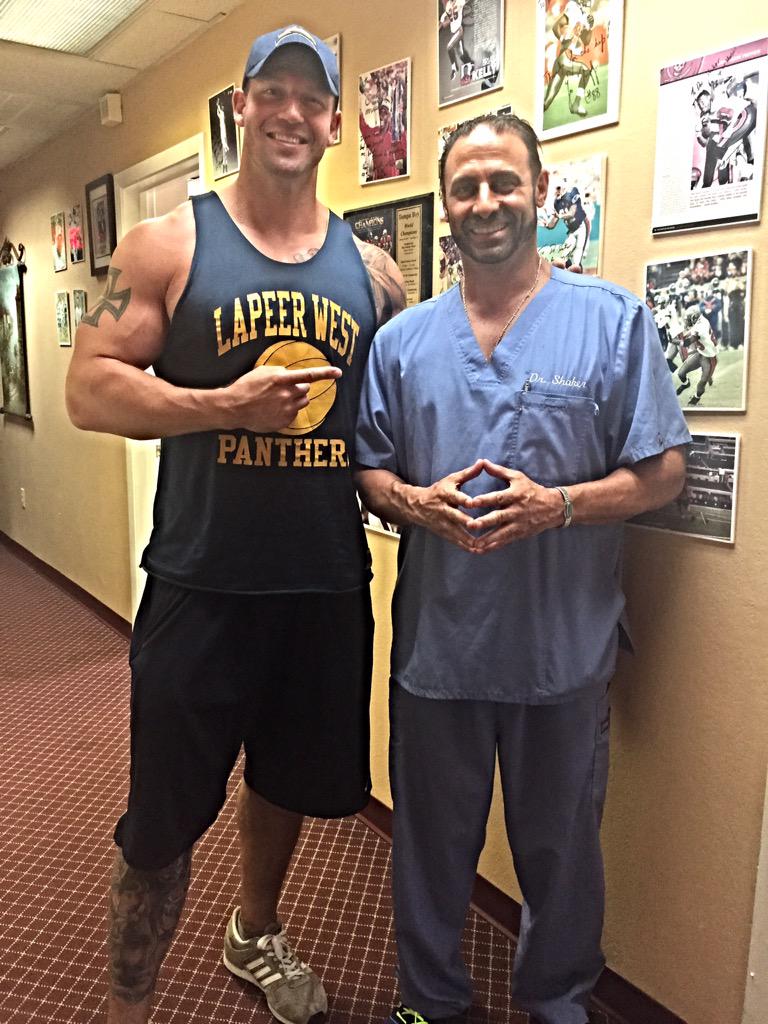 KyleRasOfficial's tweet photo. Getting some Trigenics done on my right knee by the man himself @DocShake1 #Trigenics #kneerepair #avoidingsurgery http://t.co/wzvj2H6U2i