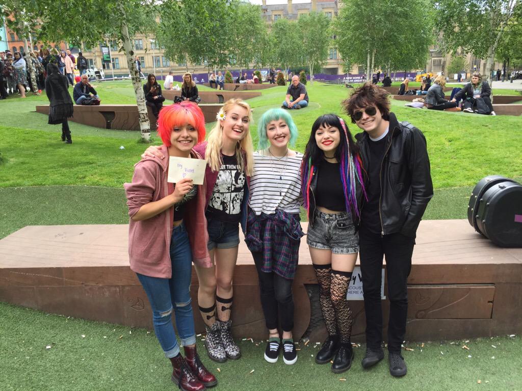 HEYMOLLYVIOLET's tweet photo. @HeyViolet @MirandaMiller IM COMING TO ALL THE UK DATES, HOPEFULLY I GET TO MEET YOU AGAIN #heyvioletontour π http://t.co/U34AzJmcIX