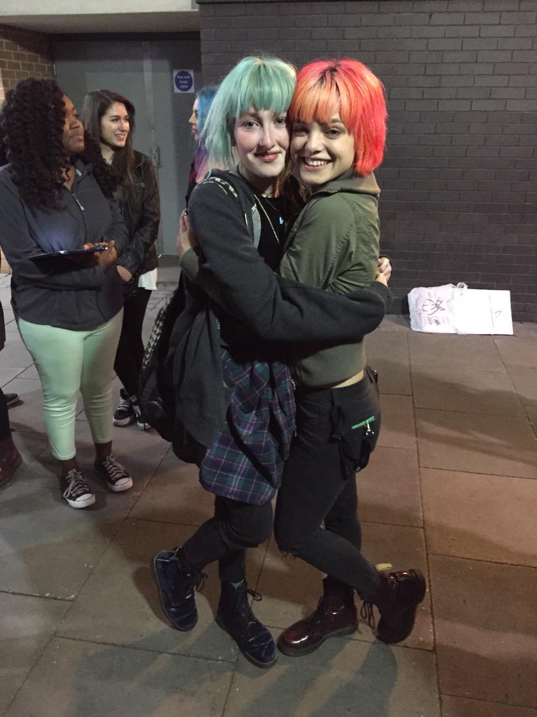 HEYMOLLYVIOLET's tweet photo. @HeyViolet @MirandaMiller IM COMING TO ALL THE UK DATES, HOPEFULLY I GET TO MEET YOU AGAIN #heyvioletontour π http://t.co/U34AzJmcIX