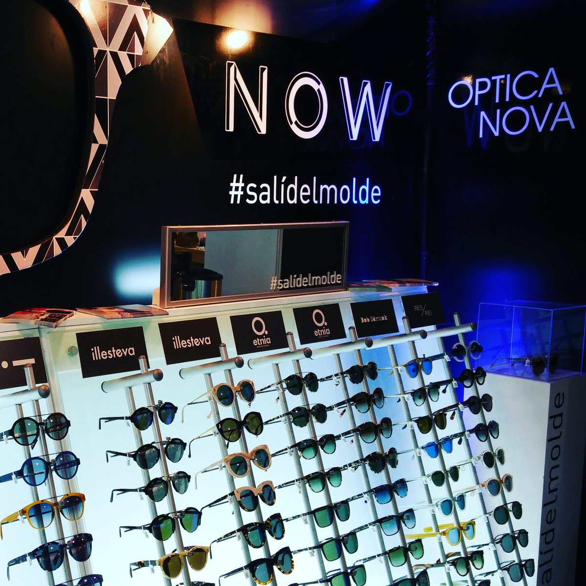 opticanova's tweet photo. Sorteo. Veni a nuestro stand en @Mo_Week y subi una foto con #salidelmolde sorteamos un lente #Jfull http://t.co/KGVmFODf02