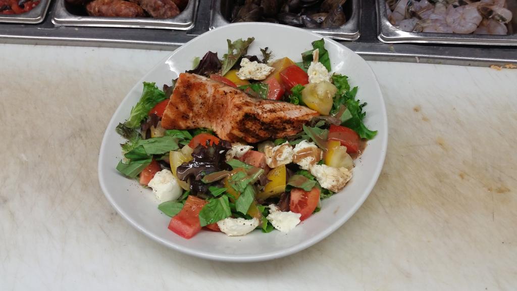 ChefHoots's tweet photo. New rustic tomato caprese salad w/ grilled salmon @JoeBadalisTO @ChefHoots #food #Cheftopia http://t.co/ij0uabDqYg