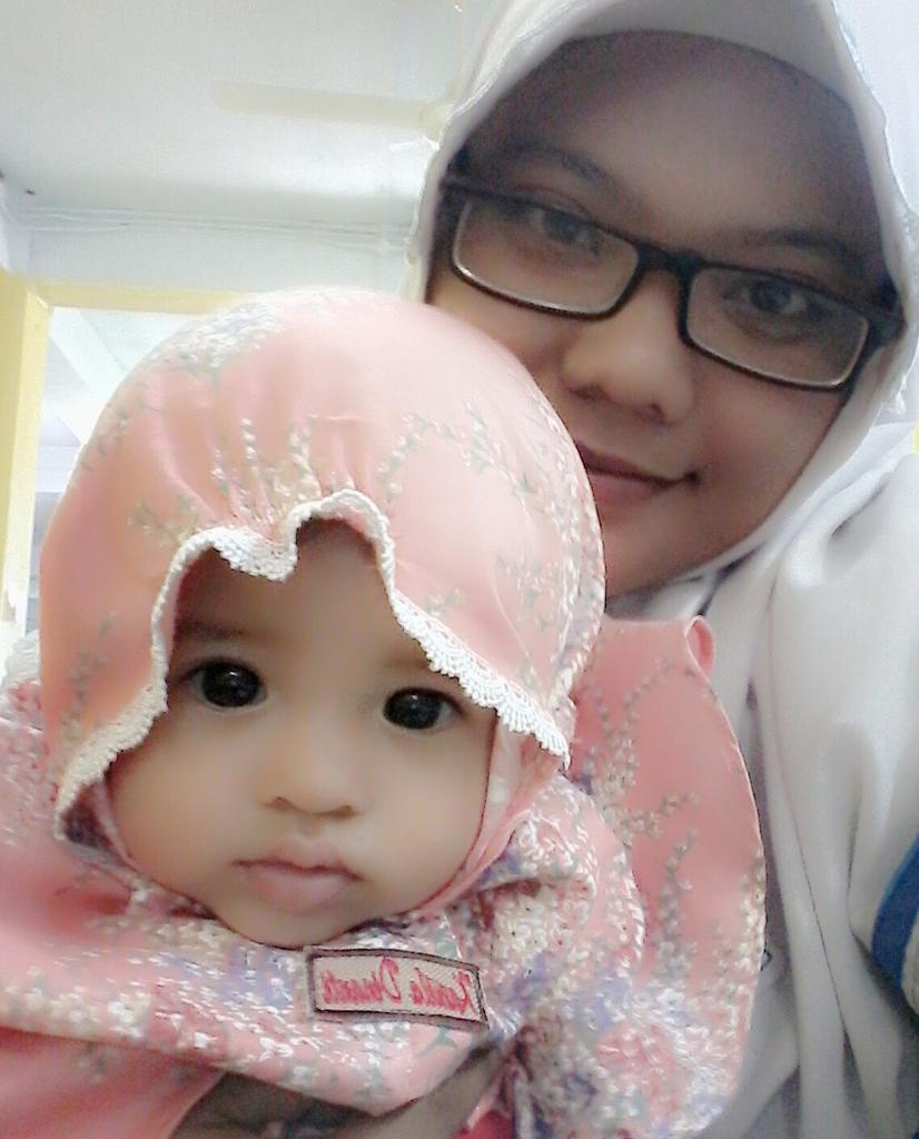 ipakgemasih's tweet photo. Akhirnya ketemu juga dengan dek kamila dinanti anaknya dosen guek 😄 http://t.co/FP4Ie6mvuZ