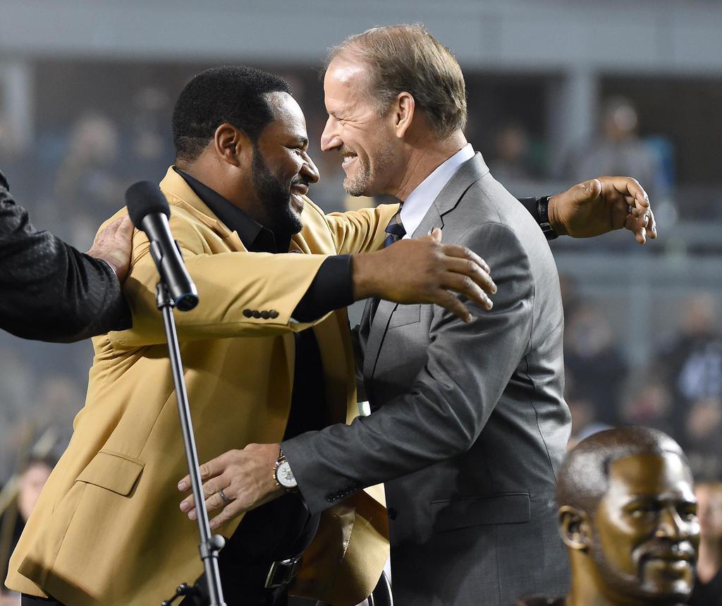 JeromeBettis36's tweet photo. Thank you for believing in me, Coach! #hof36 📷:@TribSports http://t.co/GjdSdTZOpf
