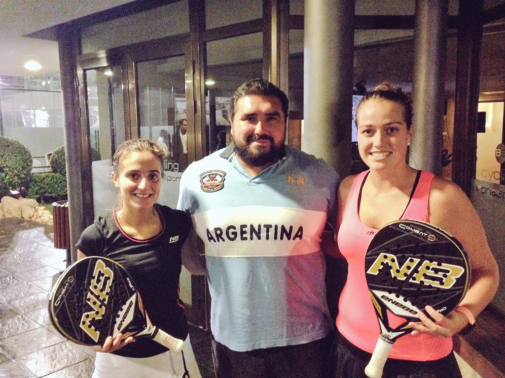 Con las princesas👑 NB <a href="/evavives/">Eva Vives</a> y <a href="/Anna_Tubau/">Anna Tubau</a> 💪🏻Buena semana llegando a cuadro principal #GranSlamFCP  <a href="/enebepadel/">Enebe Padel</a>