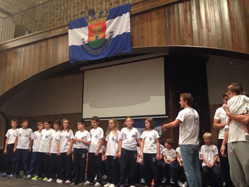 jaime_ramost's tweet photo. Qué gran cantera de nadadores los peques del club de natación @Cn_aquis !!! SOIS EL FUTURO! http://t.co/C1gOOxGn9a