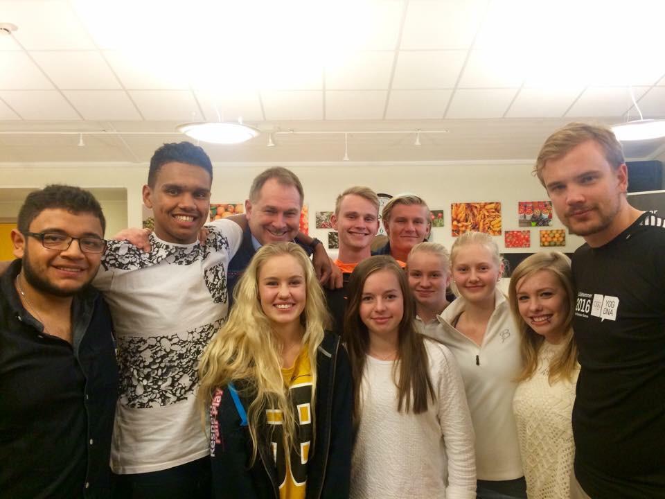 - Ungdommens idrettsår 2016 er i ferd med å ta form, takket være dere, sier Inge Andersen til unge ledere 💪