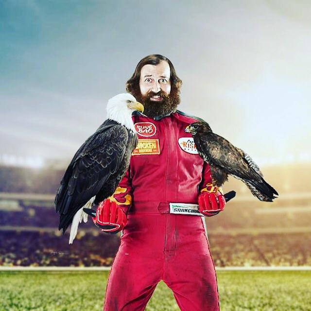 CaptainRisky's tweet photo. Let the battle of the birds begin! Who will win the 2015 AFL Grand Final? #KICKITRIPIT #AFLGF #GrandFinalFriday http://t.co/wF6zMDPvq4