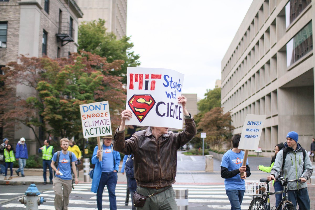 MITstudents's tweet photo. .@FossilFreeMIT rallied for climate action today. See more at http://t.co/F0c976qbYV #MITClimateCountdown http://t.co/ss804LGZ3W