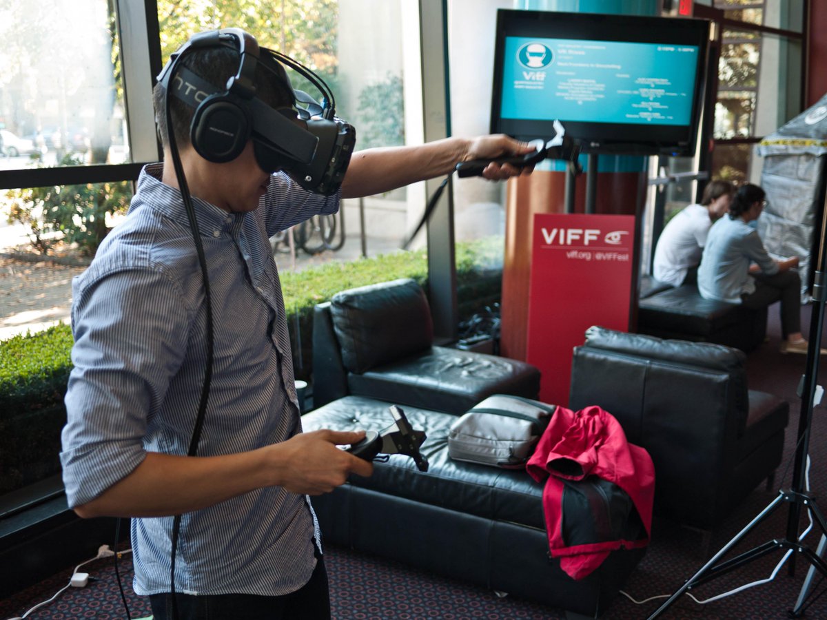 CharmGames's tweet photo. Some great shots from last night's event with @VIFFindustry #VIFF15 #VRrises http://t.co/AKUZh53J3j