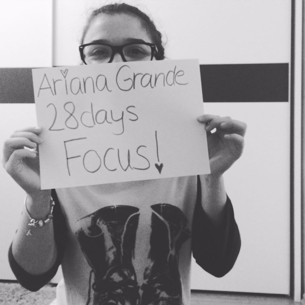 little_seavey's tweet photo. @FrankieJGrande @ArianaGrande @AlexaLuria #28DaysUntilFocus @joangrande YAAASππ http://t.co/UpvzP51u29