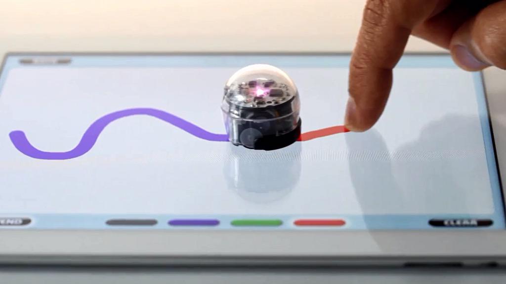 K12EarlyAdopter's tweet photo. Announcement! All of our Early Adopter Schools will be receiving an awesome robot this month from our partner @OZOBOT http://t.co/jFhaIL4vmG