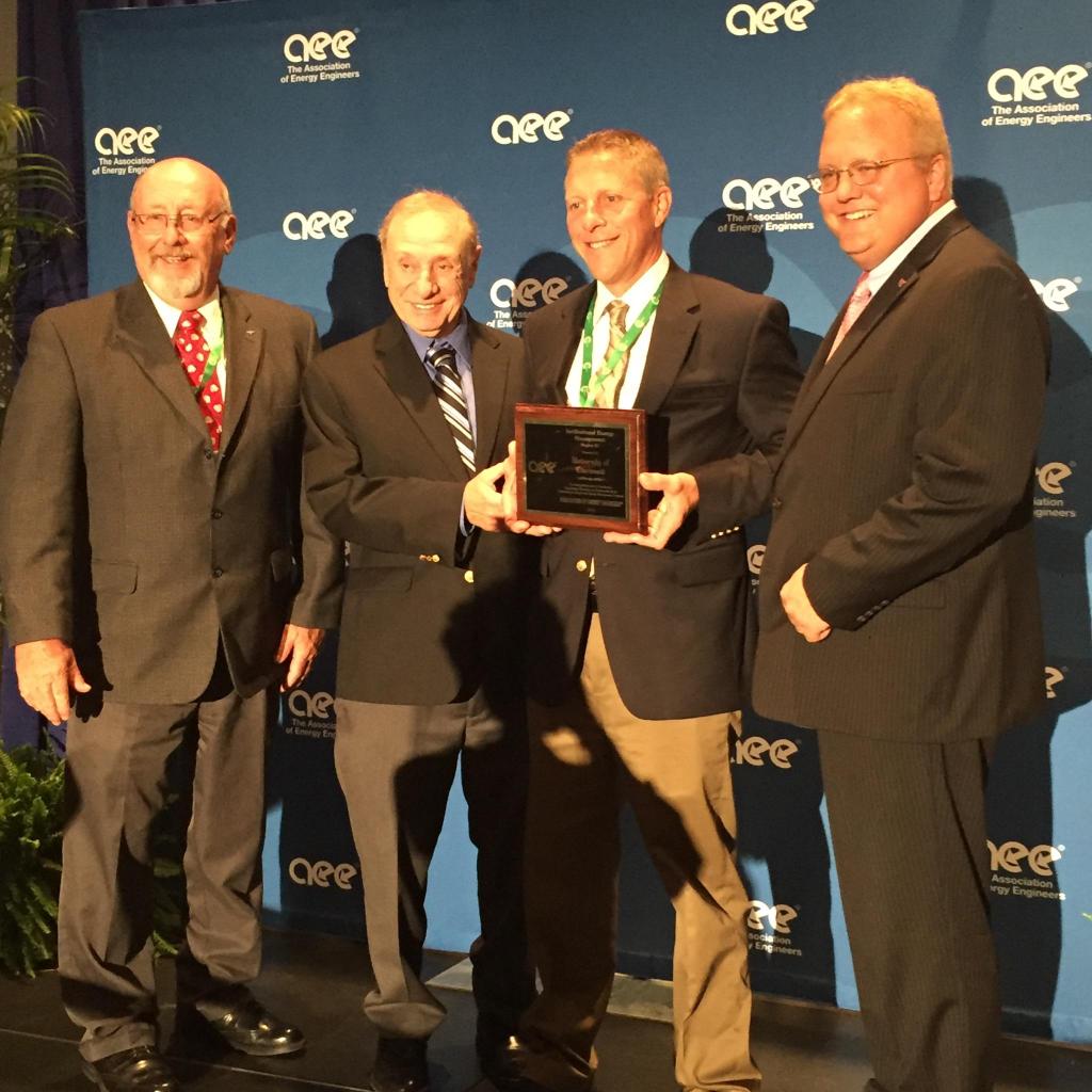 #WEEC Hats off to Joe Harrell from UC on this great award !!! #WeAreDE <a href="/PrezOno/">Santa J. Ono</a>