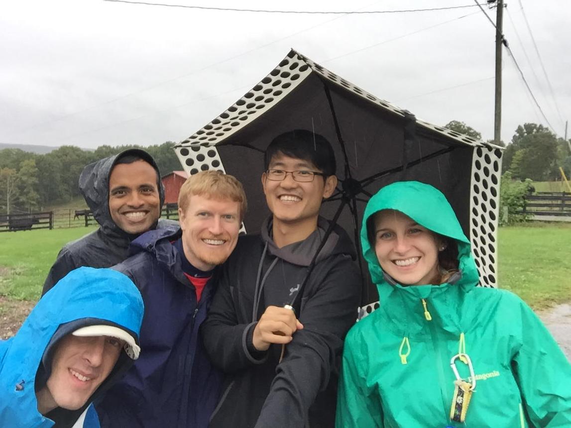 WorstPace's tweet photo. Cheering on our runner! In the rain! Team-works http://t.co/sMp60WzUQo