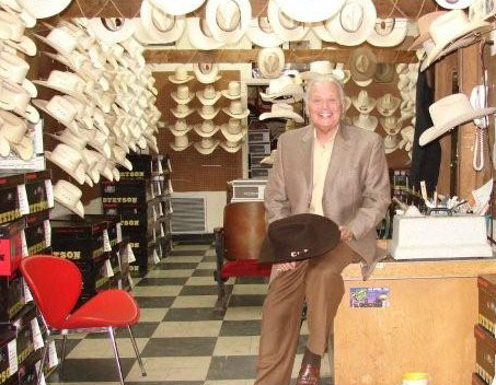 DestinationsSA's tweet photo. Y'all get on down to #ParisHatters​ for some real Texan wear ya hear! #DowntownSA http://t.co/87xpjn2Qrc