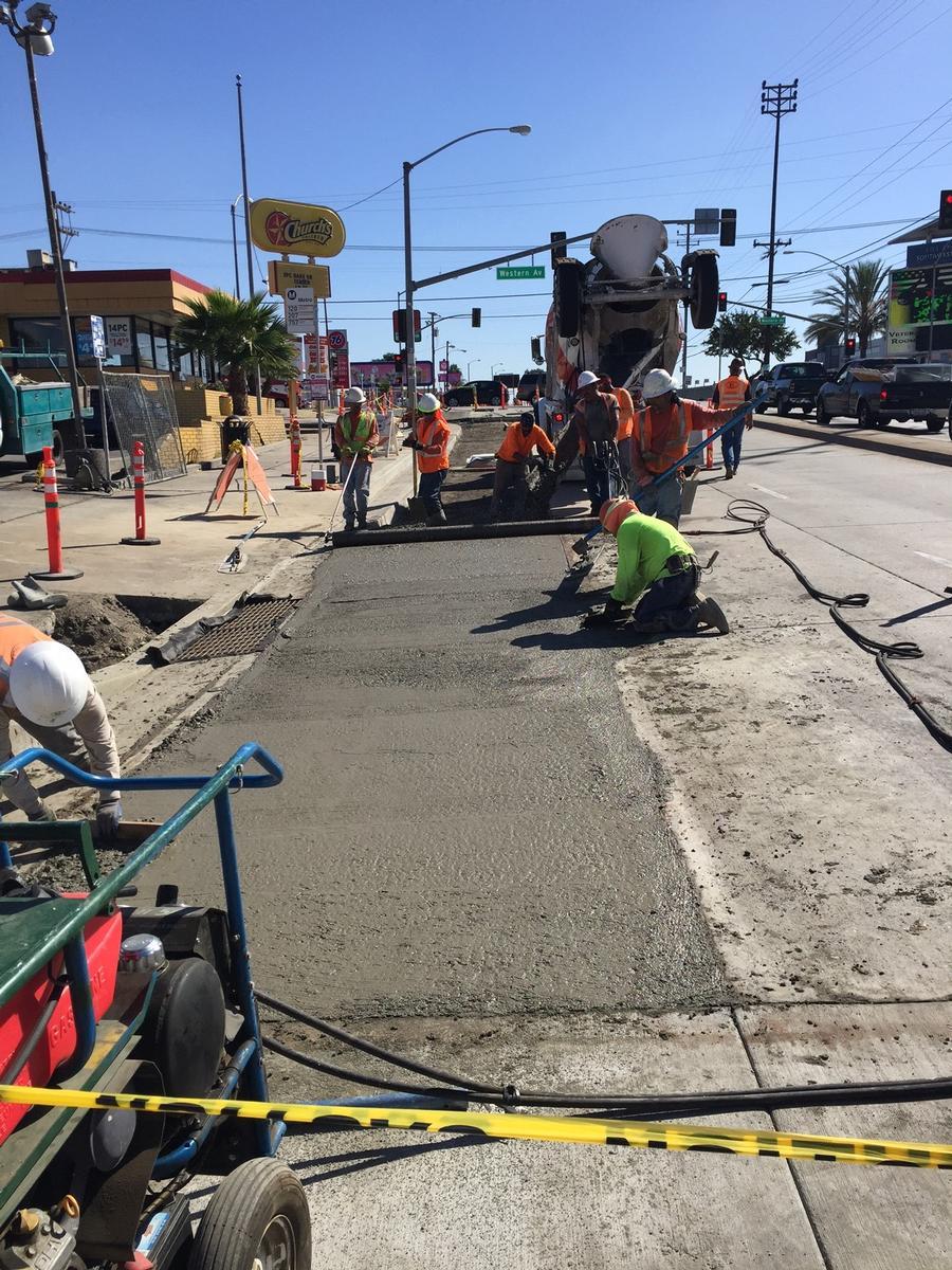 LACoPublicWorks's tweet photo. Pouring concrete pavement after installing a 24" storm drain at Western Ave &amp; Imperial Hwy in #WestAthens #CONSTSouth http://t.co/sPqf8voq1X