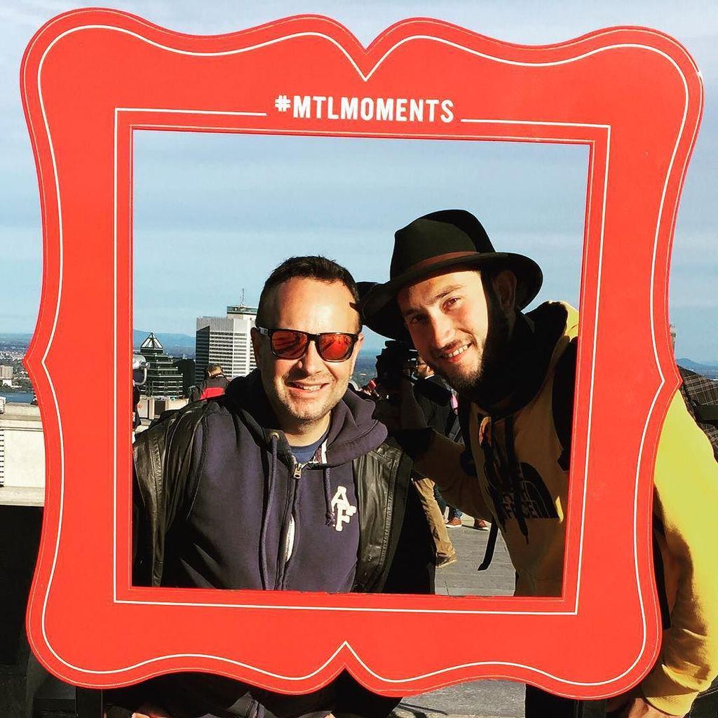 LaurentLingelse's tweet photo. Photo souvenir en mode touriste au sommet du Mont Royal à Montréal ! #GenerationExpat #lescoflocsauquebec #mtlmomen… http://t.co/QmsakIZmUn