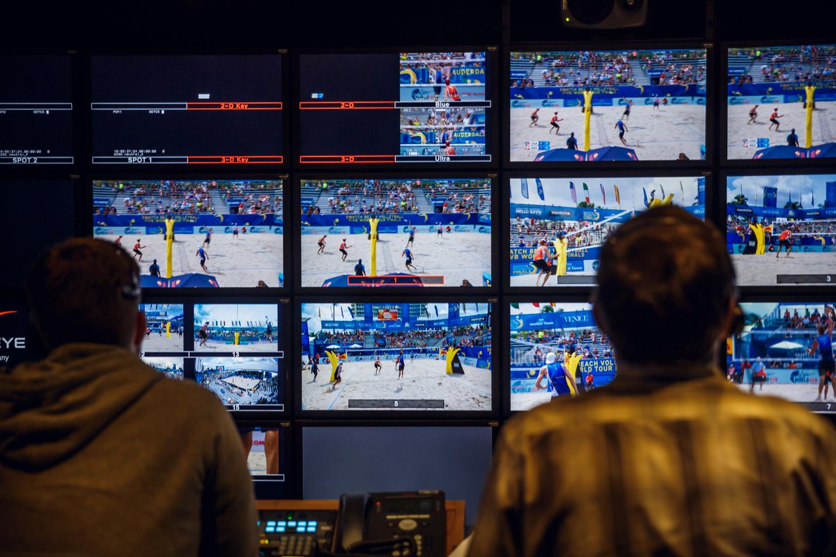 BeachMajors's tweet image. #Shot1 Behind the scenes at #SwatchWTFinalsUSA - great live TV crew! @FIVBWorldTour