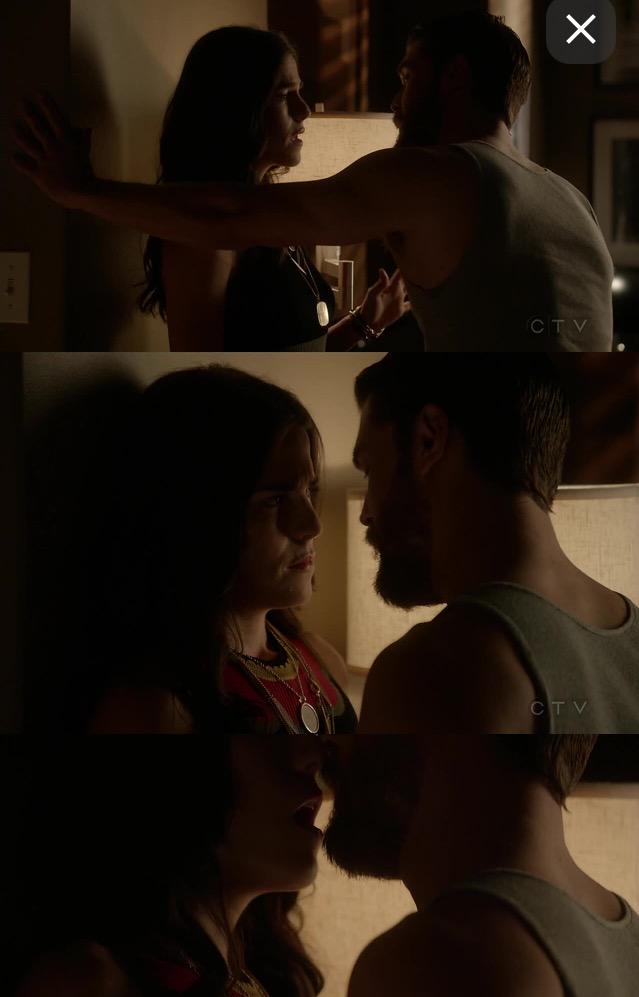 marziascarano's tweet photo. Questi due sono l'amore.
#frank #laurel #HowToGetAwayWithMurder ithmurder  ❤️ #fraurel http://t.co/8c9uiPZZoi