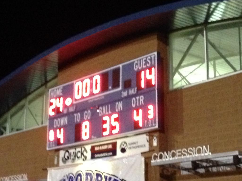 whs_studco's tweet image. Royals beat Mounds View 24-14 on Senior Night and Tackle Cancer night! At East Ridge at 7 next week! #WHSPride